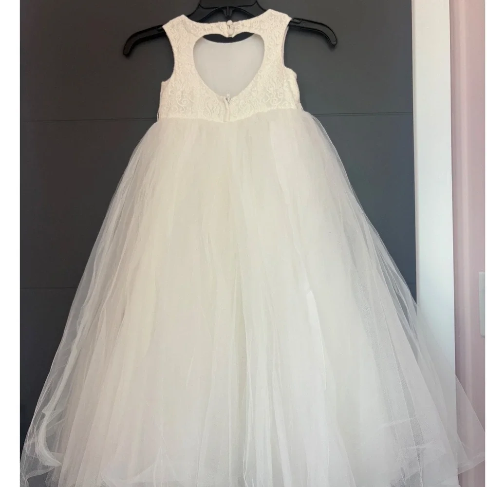 Davids Bridal Girls Ivory Lace Tulle Flower Girl Dress Heart Cutout Size 5 - Picture 2 of 7